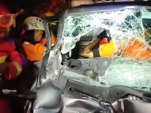 Sopir Pikap Terjepit di Ruang Kemudi Usai Tabrak Truk di Bogor