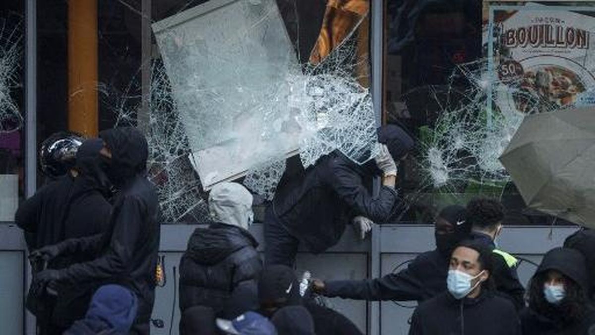 Demo di Paris Rusuh, Kemlu Ungkap Sejauh Ini Tak Ada WNI Terlibat — NadiKabar.com