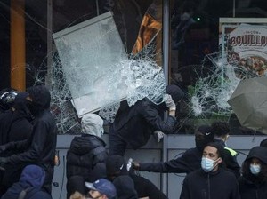 Demo di Paris Rusuh, Kemlu Ungkap Sejauh Ini Tak Ada WNI Terlibat