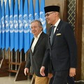 Menteri Luar Negeri RI, Arrmanatha Nasir, menyambut kedatangan Sekretaris Jenderal Perserikatan Bangsa-Bangsa (PBB), Antnio Guterres, di Jakarta, Minggu 17 Oktober 2026. (Dok. Kementerian Luar Negeri)