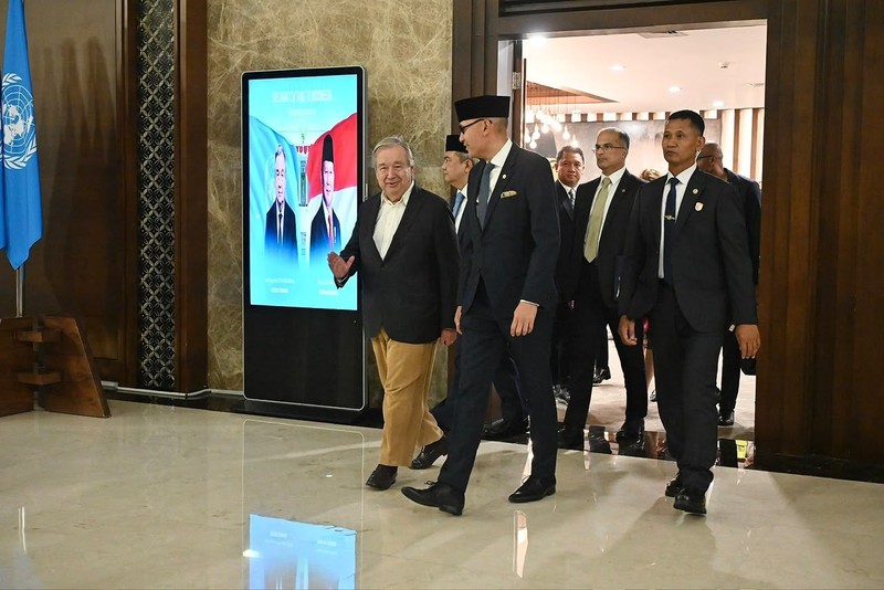 Menteri Luar Negeri RI, Arrmanatha Nasir, menyambut kedatangan Sekretaris Jenderal Perserikatan Bangsa-Bangsa (PBB), Ant&oacute;nio Guterres, di Jakarta, Minggu 17 Oktober 2026. (Dok. Kementerian Luar Negeri)
