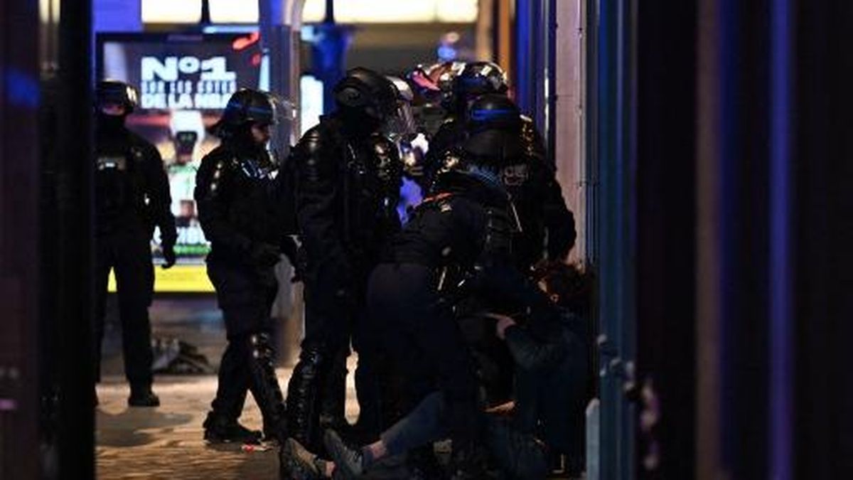 Demo di Paris Rusuh Berujung Penjarahan, 1.200 Orang Ditangkap — NadiKabar.com