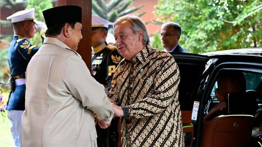 Presiden Republik Indonesia Prabowo Subianto menerima kunjungan Sekretaris Jenderal Perserikatan Bangsa-Bangsa Antnio Guterres di kediaman pribadi Presiden Prabowo di Hambalang, Kabupaten Bogor, Provinsi Jawa Barat, Minggu (18/10/2026). (Dokumentasi