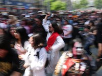 Suasana acara "Zombie Walk" (pawai zombi) di Santiago, Chile, Sabtu (17/10/2026). (REUTERS/Pablo Sanhueza)