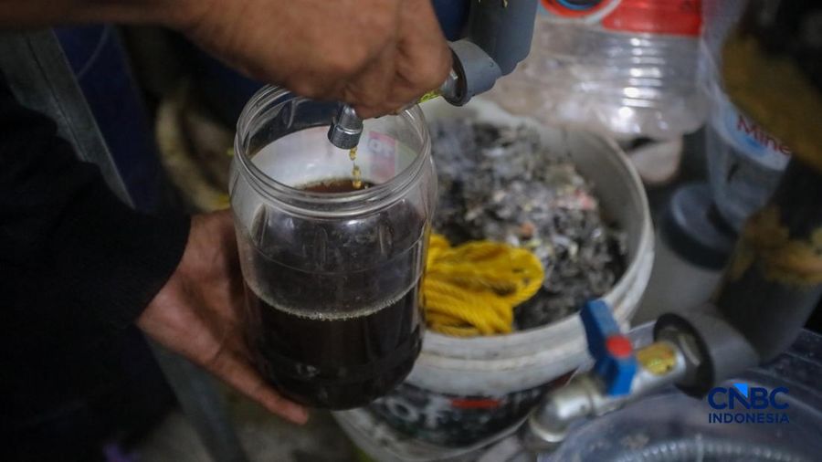 Bahan bakar alternatif dari olahan sampah plastik di kawasan Setiabudi, Jakarta, Senin (19/10/2026). (CNBC Indonesia/Faisal Rahman)