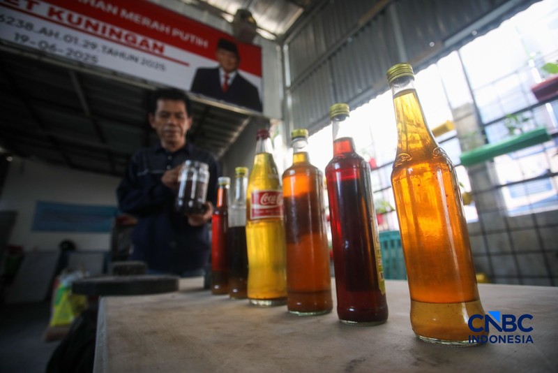 Bahan bakar alternatif dari olahan sampah plastik di kawasan Setiabudi, Jakarta, Senin (19/10/2026). (CNBC Indonesia/Faisal Rahman)