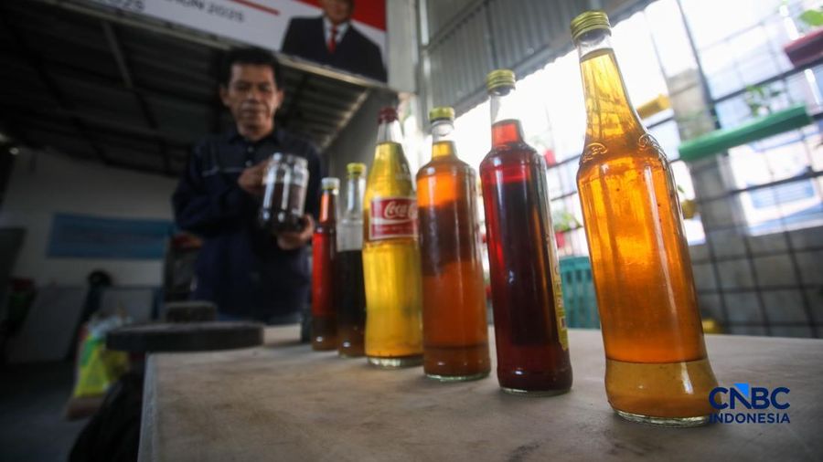 Bahan bakar alternatif dari olahan sampah plastik di kawasan Setiabudi, Jakarta, Senin (19/10/2026). (CNBC Indonesia/Faisal Rahman)