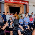 Menko Hilirisasi dan Transisi Energi sekaligus Menteri ESDM Bahlil Lahadalia kunjungi SPBU di Bali. (Dok: Biro Klik ESDM)
