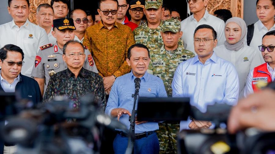 Menko Hilirisasi dan Transisi Energi sekaligus Menteri ESDM Bahlil Lahadalia kunjungi SPBU di Bali. (Dok: Biro Klik ESDM)