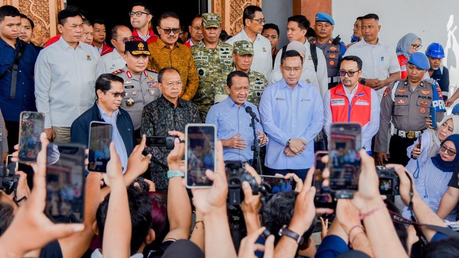 Menko Hilirisasi dan Transisi Energi sekaligus Menteri ESDM Bahlil Lahadalia kunjungi SPBU di Bali. (Dok: Biro Klik ESDM)