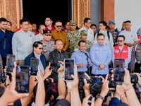 Menko Hilirisasi dan Transisi Energi sekaligus Menteri ESDM Bahlil Lahadalia kunjungi SPBU di Bali. (Dok: Biro Klik ESDM)