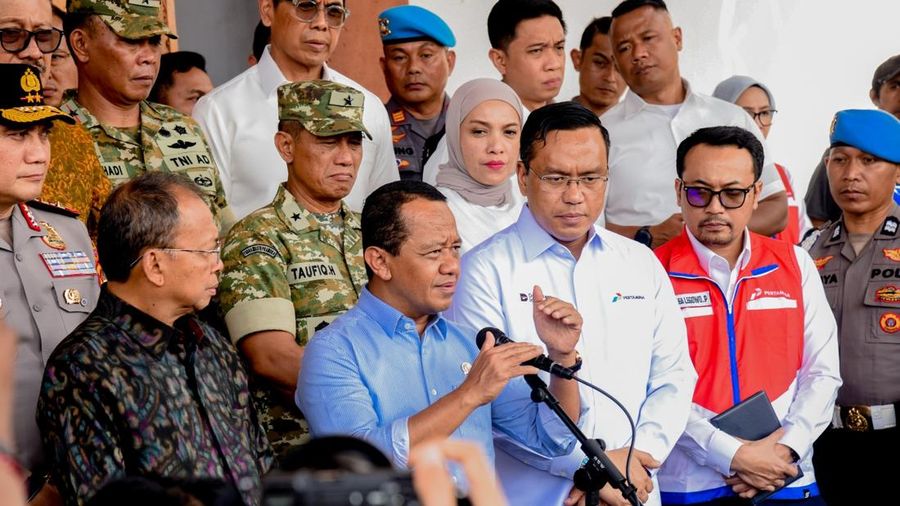 Menko Hilirisasi dan Transisi Energi sekaligus Menteri ESDM Bahlil Lahadalia kunjungi SPBU di Bali. (Dok: Biro Klik ESDM)