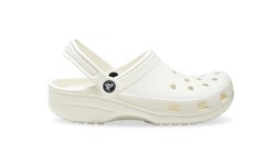 Crocs Putih Mulai Kusam? Ini 6 Cara Membersihkannya agar Tetap Awet