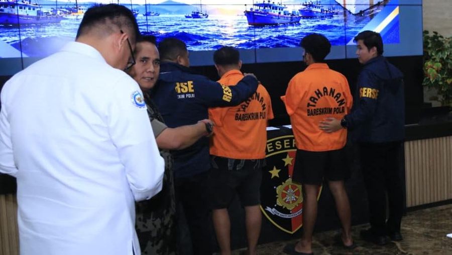 Direktorat Tindak Pidana Tertentu (Dittipidter) Bareskrim Polri mengungkap dugaan penyelundupan benih bening lobster (BBL) atau baby lobster yang berasal dari wilayah Pangandaran, Jawa Barat, untuk dikirim ke luar negeri melalui jalur distribusi lint
