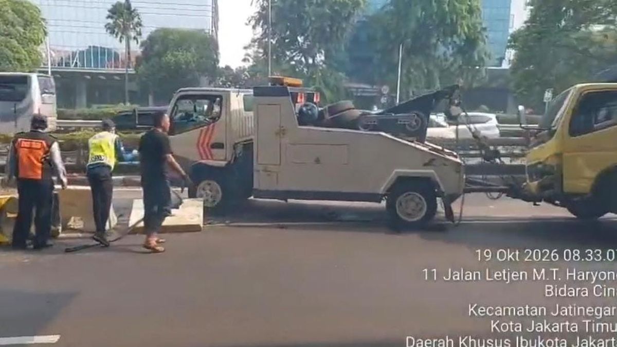 Ilustrasi berita Nasional: Truk Tabrak Separator Jalan Dievakuasi, Lalin Arah Cawang Normal