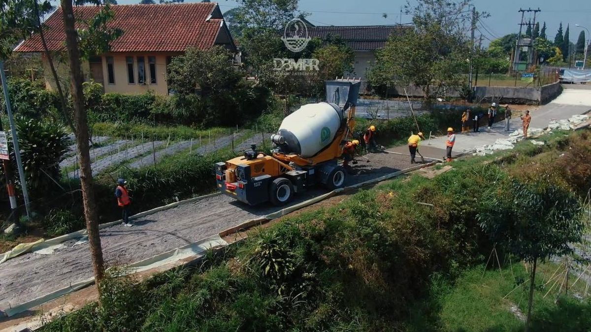 Jabar Siapkan 18 Mobile Batching Plant untuk Bangun Jalan Desa Terpencil — NadiKabar.com