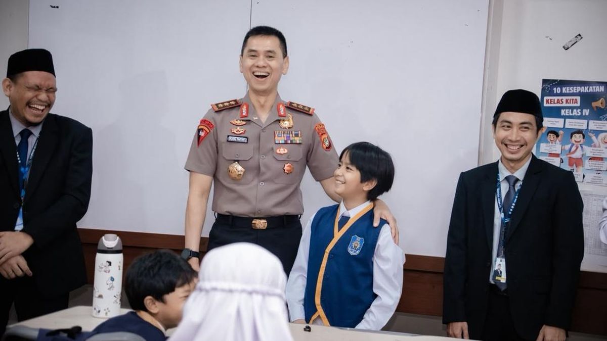 Lewat 'Polisi Peduli Pendidikan', Kapolda Metro Dorong Literasi AI Sejak Dini — NadiKabar.com