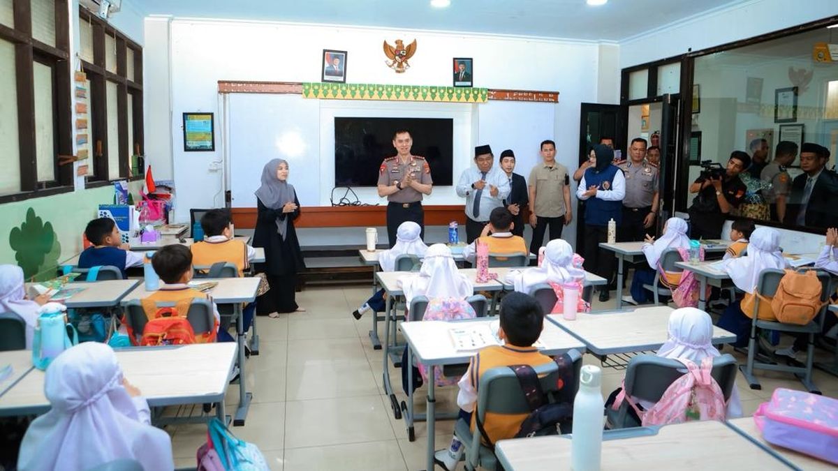 Ilustrasi berita Nasional: Kapolda Metro Hadir di SD-SMP Muhammadiyah, Dukung Polisi Peduli Pendidikan