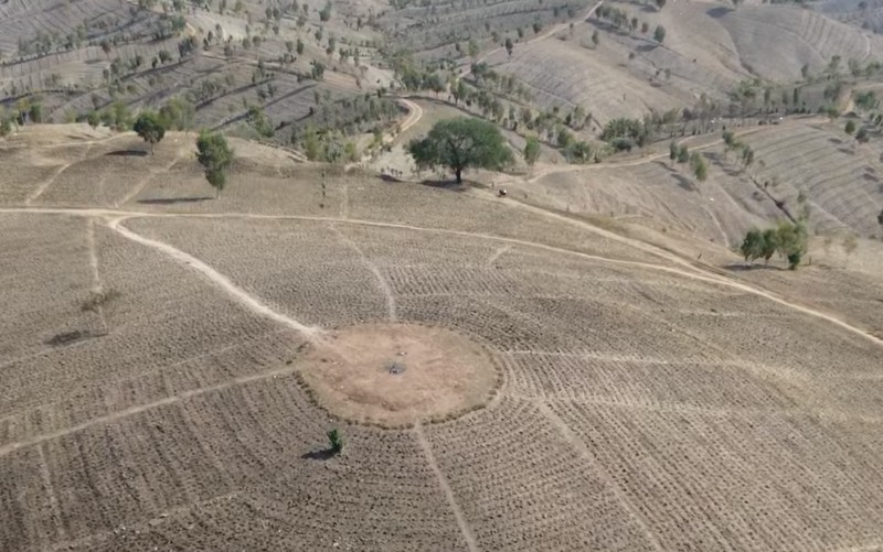 Hamparan Bukit Gerobogan yang mirip gurun pasir saat kemarau. (Tangkapan Layar Instagram/Grobogan.drone)