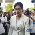 Ketua Dewan Komisioner Otoritas Jasa Keuangan (OJK) Friderica Widyasari Dewi di Istana Kepresidenan, Jakarta Pusat, Senin (19/10/2026). (CNBC Indonesia/Emir Yanwardhana)