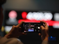 Layar menampilkan pergerakan Indeks Harga Saham Gabungan (IHSG) di gedung Bursa Efek Indonesia (BEI), Jakarta, Senin (19/10/2026).(CNBC Indonesia/Faisal Rahman)