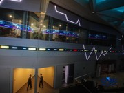 Layar menampilkan pergerakan Indeks Harga Saham Gabungan (IHSG) di gedung Bursa Efek Indonesia (BEI), Jakarta, Senin (19/10/2026).(CNBC Indonesia/Faisal Rahman)