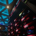 Layar menampilkan pergerakan Indeks Harga Saham Gabungan (IHSG) di gedung Bursa Efek Indonesia (BEI), Jakarta, Senin (19/10/2026).(CNBC Indonesia/Faisal Rahman)
