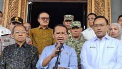 Bahlil Minta Pertamina Tingkatkan Cadangan BBM Bali Buntut Antrean di SPBU