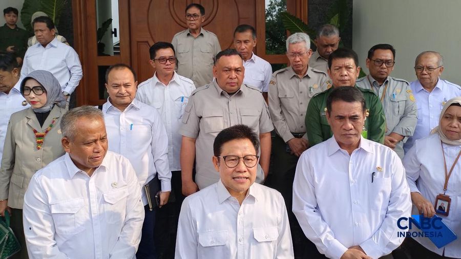 Menteri Koordinator Bidang Pemberdayaan Masyarakat Muhaimin Iskandar bersama Menteri Pertanian Amran Sulaiman saat ditemui di Jakarta, Senin (19/10/2026). (CNBC Indonesia/Martyasari Rizky)