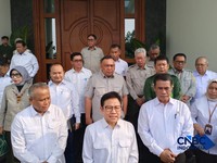 Menteri Koordinator Bidang Pemberdayaan Masyarakat Muhaimin Iskandar bersama Menteri Pertanian Amran Sulaiman saat ditemui di Jakarta, Senin (19/10/2026). (CNBC Indonesia/Martyasari Rizky)