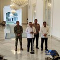 Menteri Koordinator Bidang Politik dan Keamanan Dudung Abdurachman memberikan keterangan pers setelah mengikuti rapat terbatas terkait penanganan kebakaran hutan dan lahan di Istana Merdeka, Jakarta Pusat, Senin (19/10/2026). (CNBC Indonesia/Emir Yan