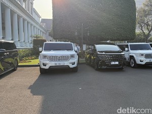 Ramai-ramai Anggota Kabinet Mulai Pakai Maung ke Istana