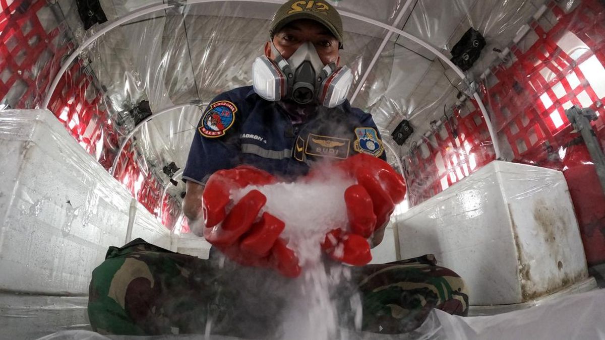 Ilustrasi berita Nasional: Bagaimana Cara Kerja Dry Ice untuk Atasi Kabut Asap Karhutla?