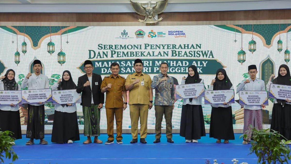 Ahmad Luthfi Salurkan Beasiswa 424 Mahasantri &amp; 58 Santri Penggerak — NadiKabar.com