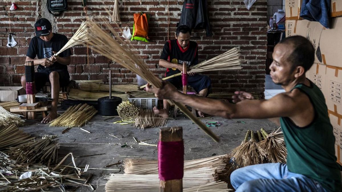 Dari Purbalingga, 10 Ribu Sapu Lidi Diproduksi Tiap Bulan untuk Pasar Ekspor — NadiKabar.com