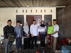 Semringah Anak Penjual Cilok Dapat KIP Kuliah Rp 5,7 Juta per Semester