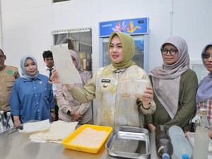 Walkot Siska Apresiasi Inovasi Bioplastik-Cokelat UHO Kendari