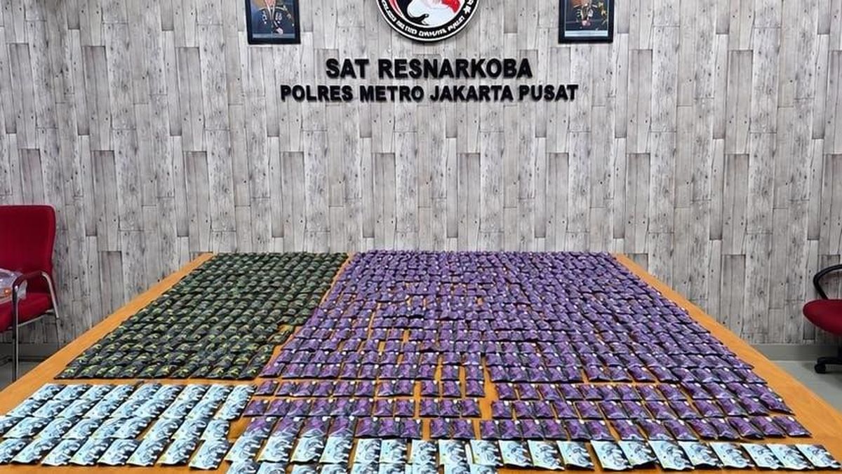 Polisi Tangkap 2 Pengedar Vape Narkoba, 858 Catridge Isi Etomidate Disita — NadiKabar.com