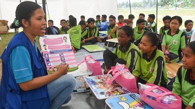 Cegah Infeksi dan Perundungan, Siswi Penyintas Gempa NTT Dapat Edukasi Menstruasi