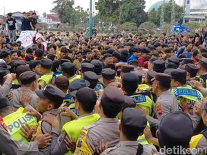 Aksi BEM Banyumas Raya di Purwokerto Sempat Memanas