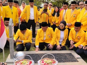 Peringati HUT Ke-62, Golkar Gelar Ziarah di TMP Kalibata