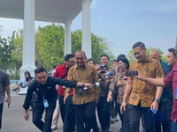 Gubernur Bank Indonesia Destry Damayanti saat tiba di Istana Negara, Selasa (20/10/2026). (CNBC Indonesia/Emir Yanwardhana)