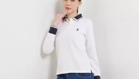 2 Gaya Kaos Polo Wanita yang Gampang Dipadukan, dari Kantor hingga Gaya Casual