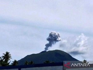 Gunung Ibu di Maluku Utara Meletus 5 Kali Sejak Dini Hari