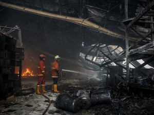 Sudah 3 Hari Kebakaran di Jatiuwung Belum Padam, 10 Gudang Terbakar