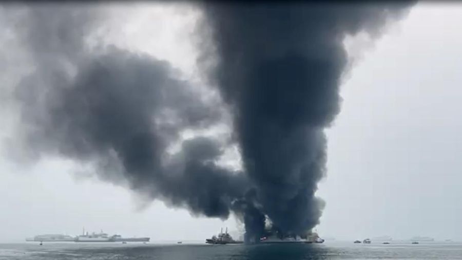 Kapal Motor Penumpang (KMP) Batu Mandi dilaporkan mengalami kebakaran di alur masuk Pelabuhan Merak, Banten, pada Selasa (20/10/2026) sore. (Dok Basarnas)