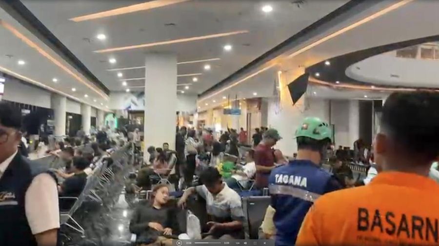 Ratusan penumpang dievakuasi saat kebakaran kapal Batumandi. (Dok Basarnas)