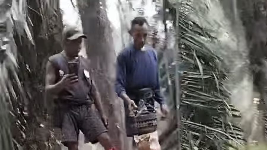 Kembali ditemukan serpihan besar logam yang ditemukan warga di area perkebunan kelapa sawit.