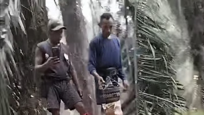 Kembali ditemukan serpihan besar logam yang ditemukan warga di area perkebunan kelapa sawit.