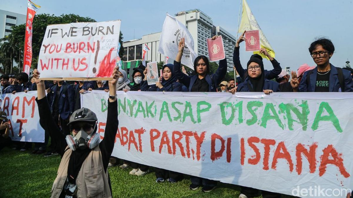 Ilustrasi berita Nasional: Massa Mahasiswa dan Aliansi Masyarakat Gelar Aksi di Tugu Tani Jakpus